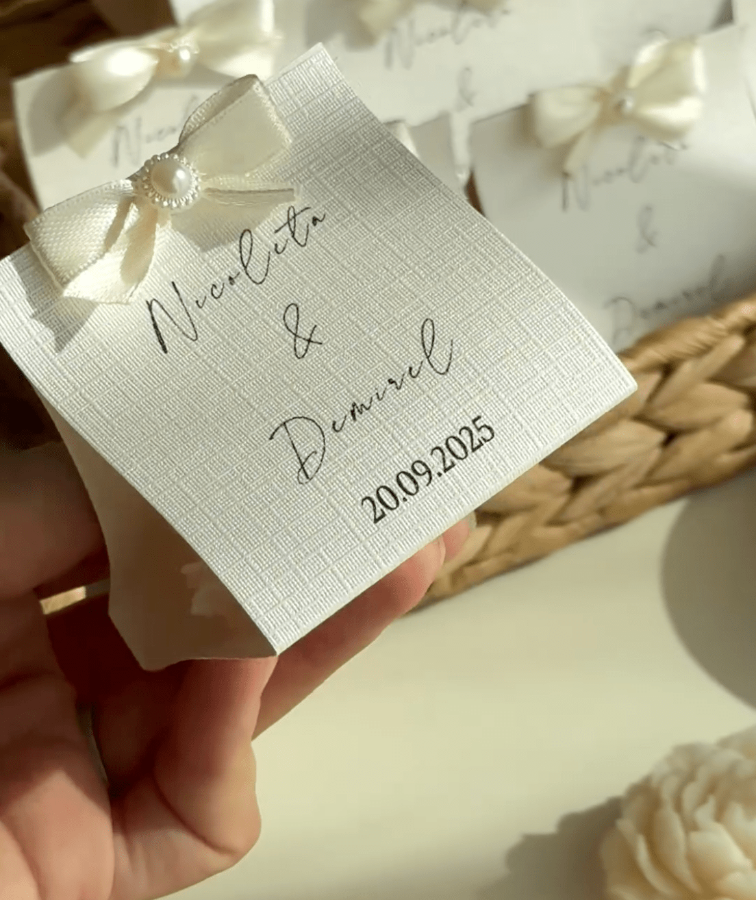 Bujor în ambalaj de carton texturat | Lumânări parfumate | Mărturii - Meltino Candles