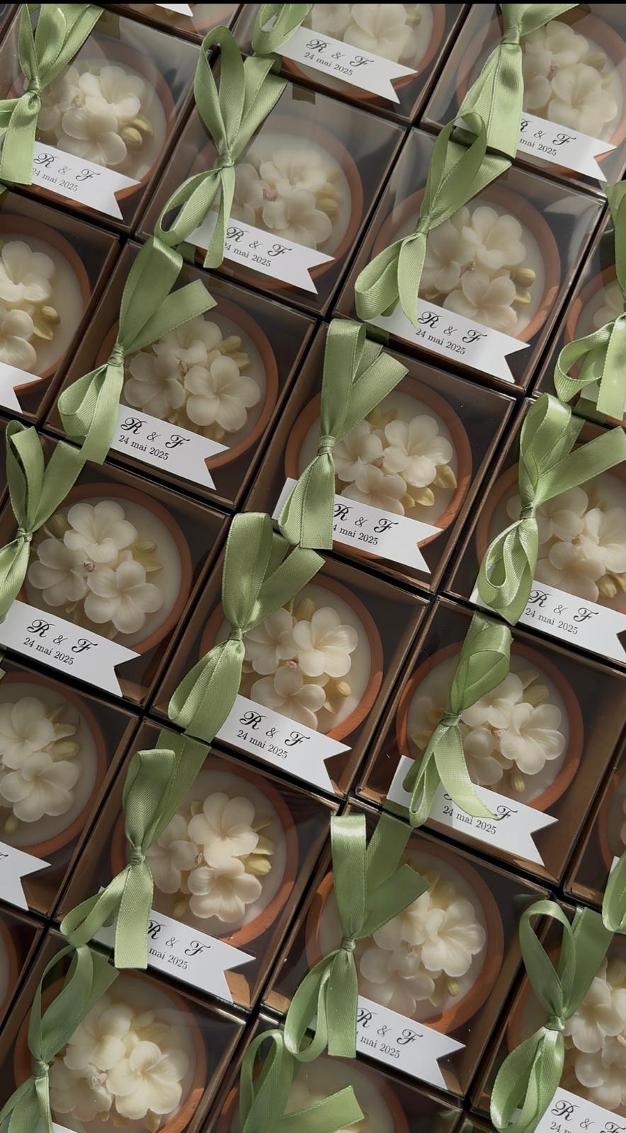 Floare de iasomie în vas ceramic | Lumânări parfumate | Mărturii - Meltino Candles